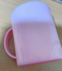 プラスチック製のコップ