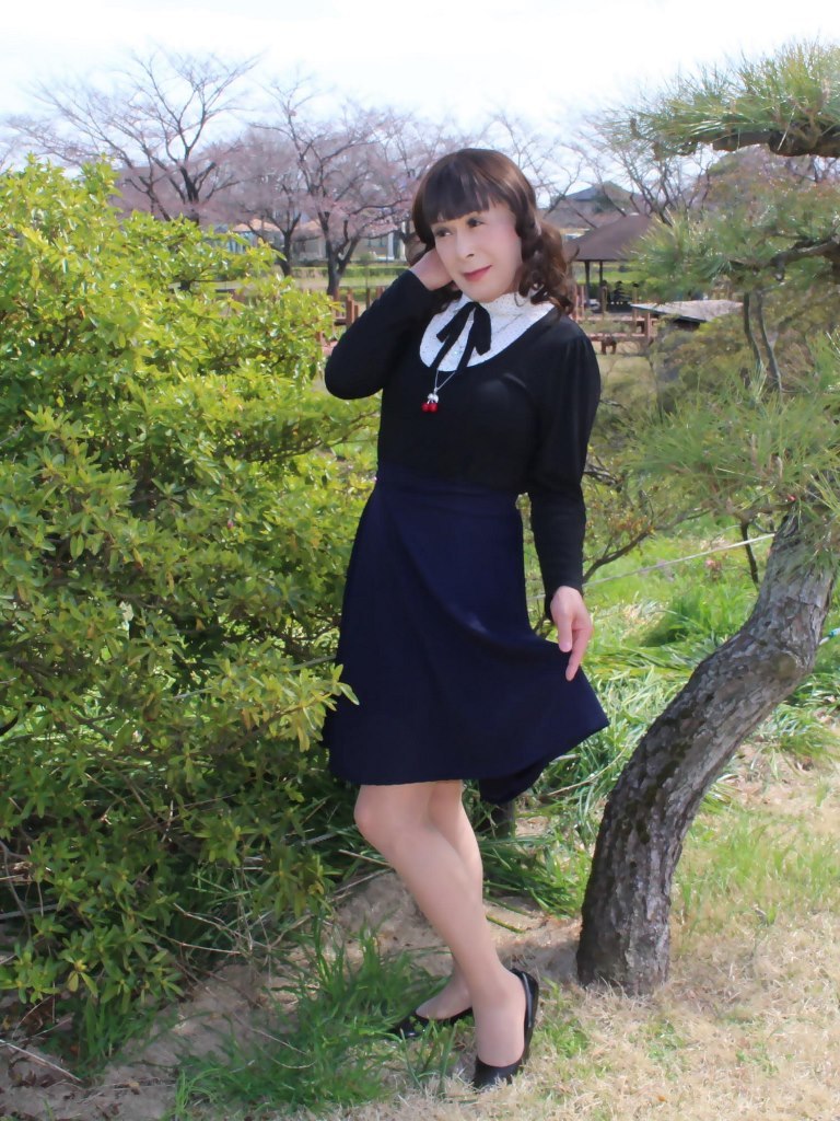 胸元リボン黒トップス紺スカートD(4)