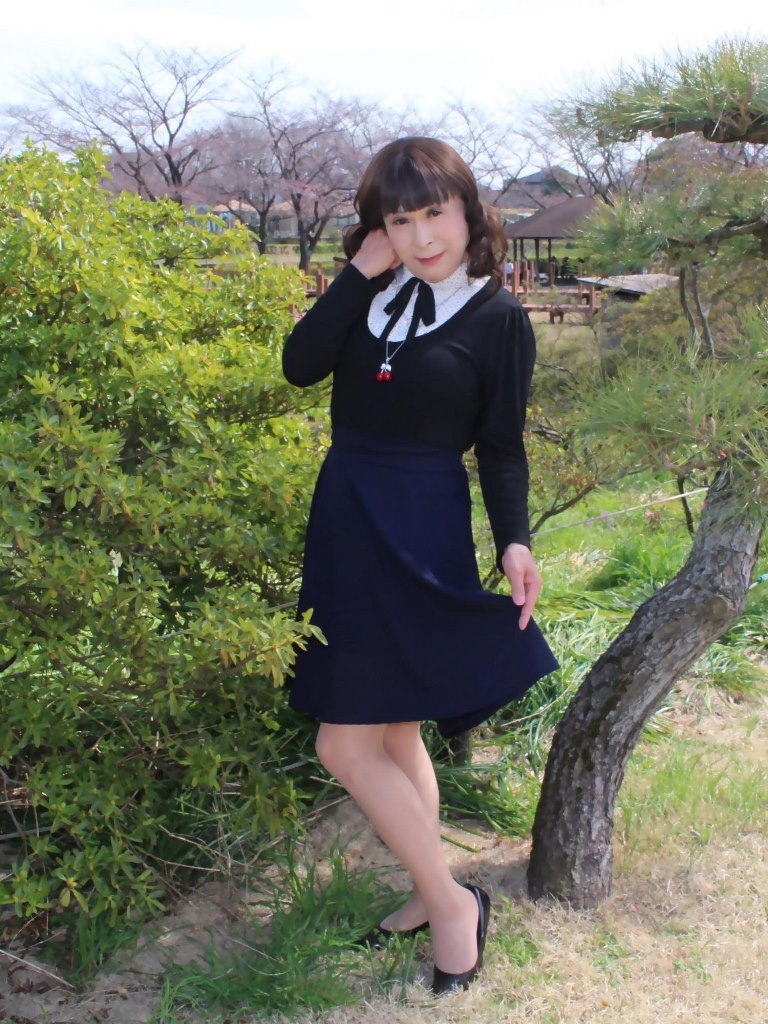 胸元リボン黒トップス紺スカートD(5)