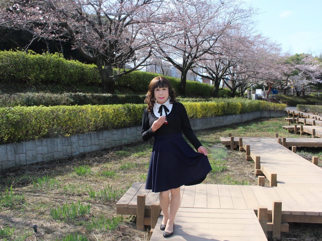 胸元リボン黒トップス紺スカートE(2)