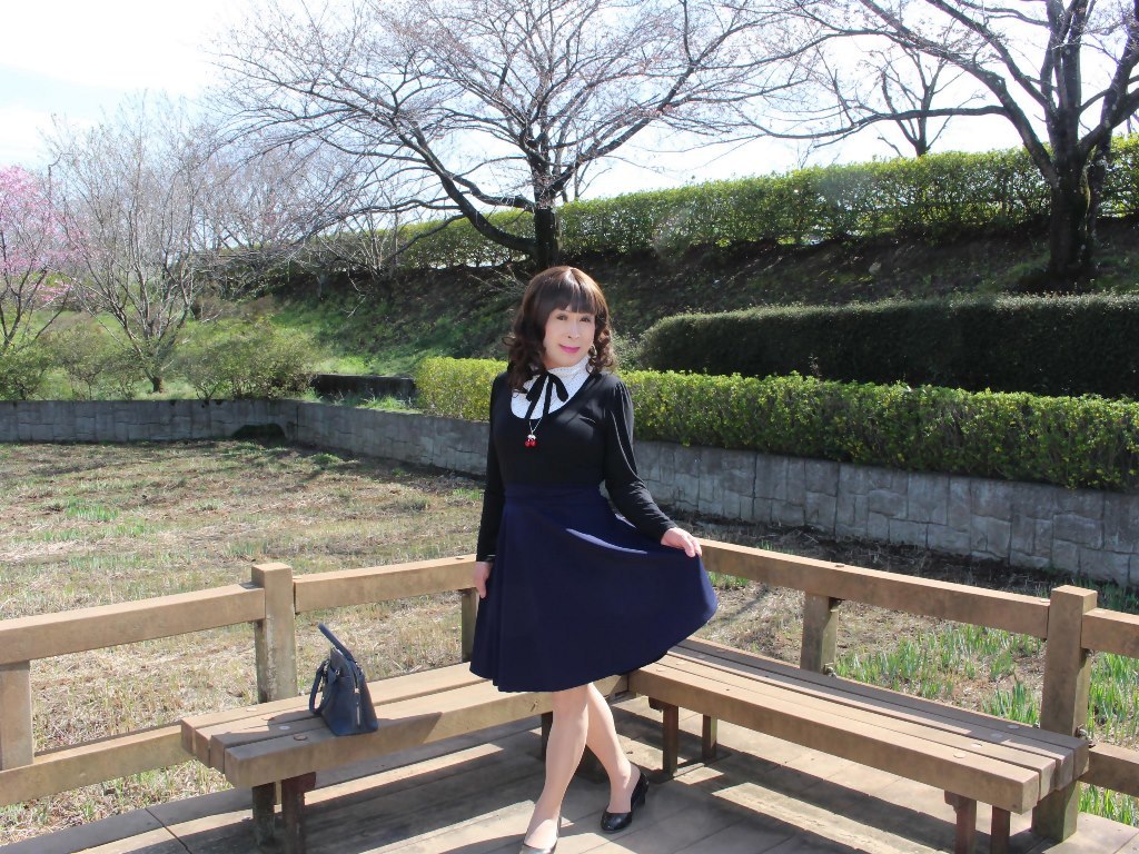 胸元リボン黒トップス紺スカートE(4)