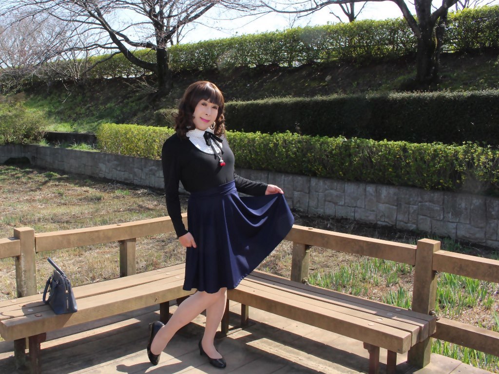 胸元リボン黒トップス紺スカートE(5)