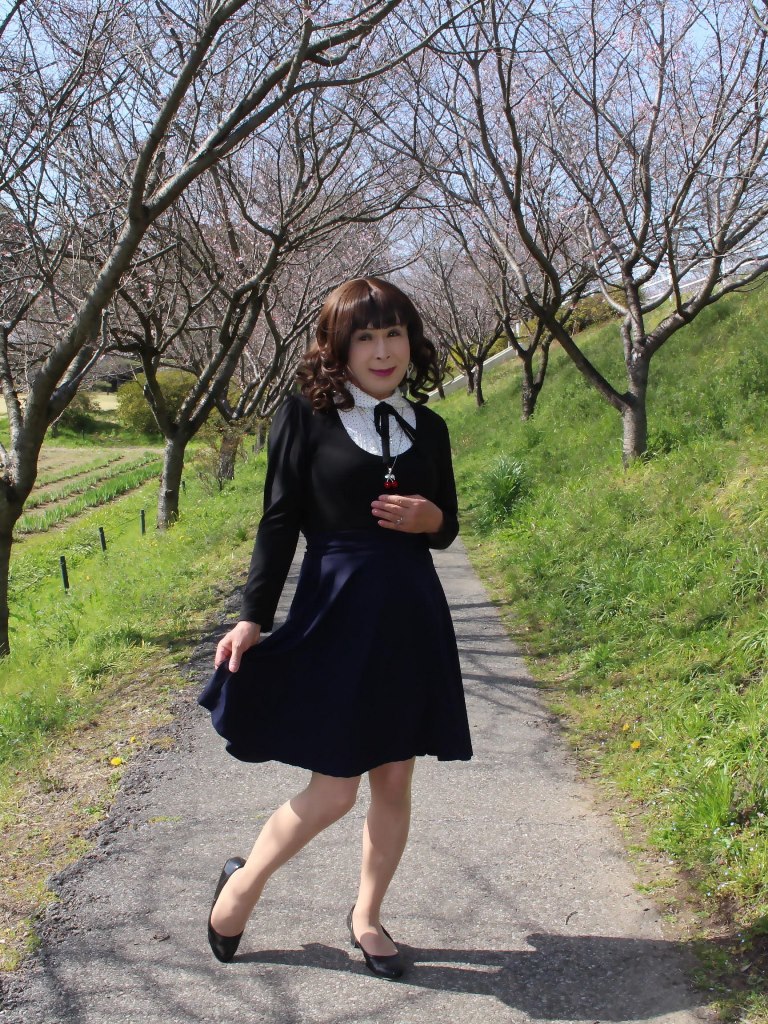 胸元リボン黒トップス紺スカートG(4)