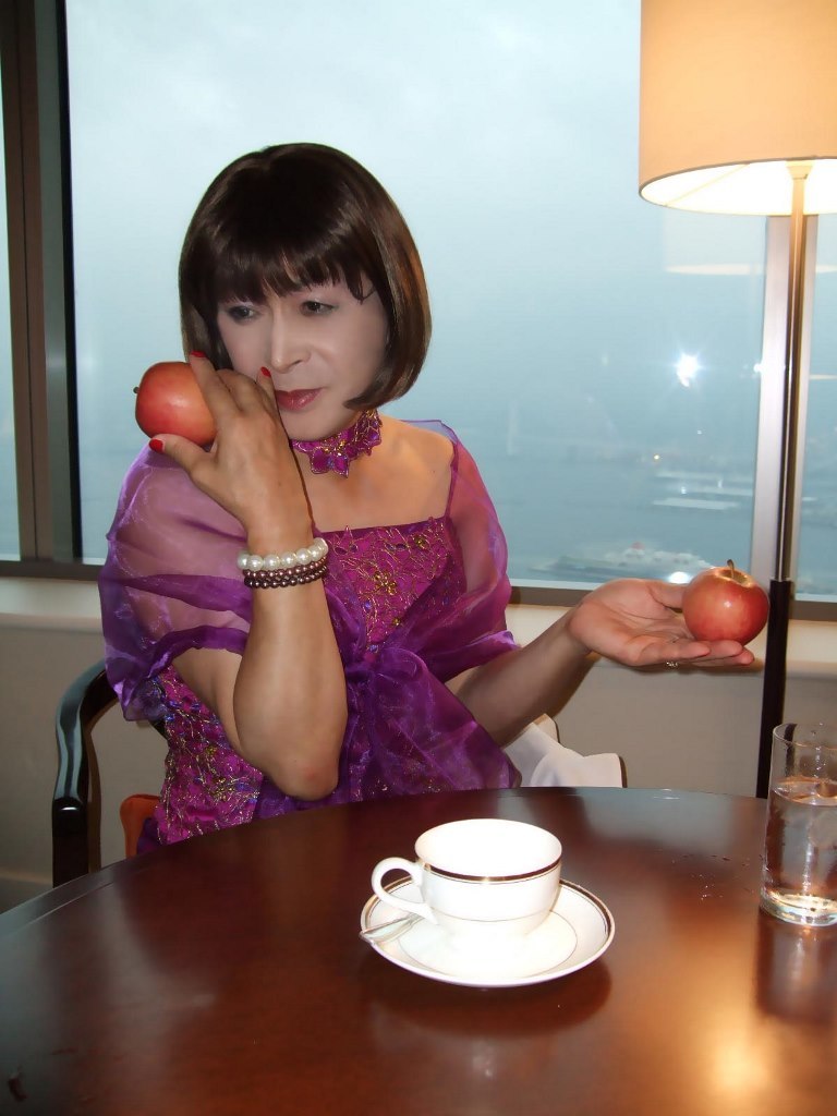 横浜ロイヤルパークホテル紫ドレス(8)