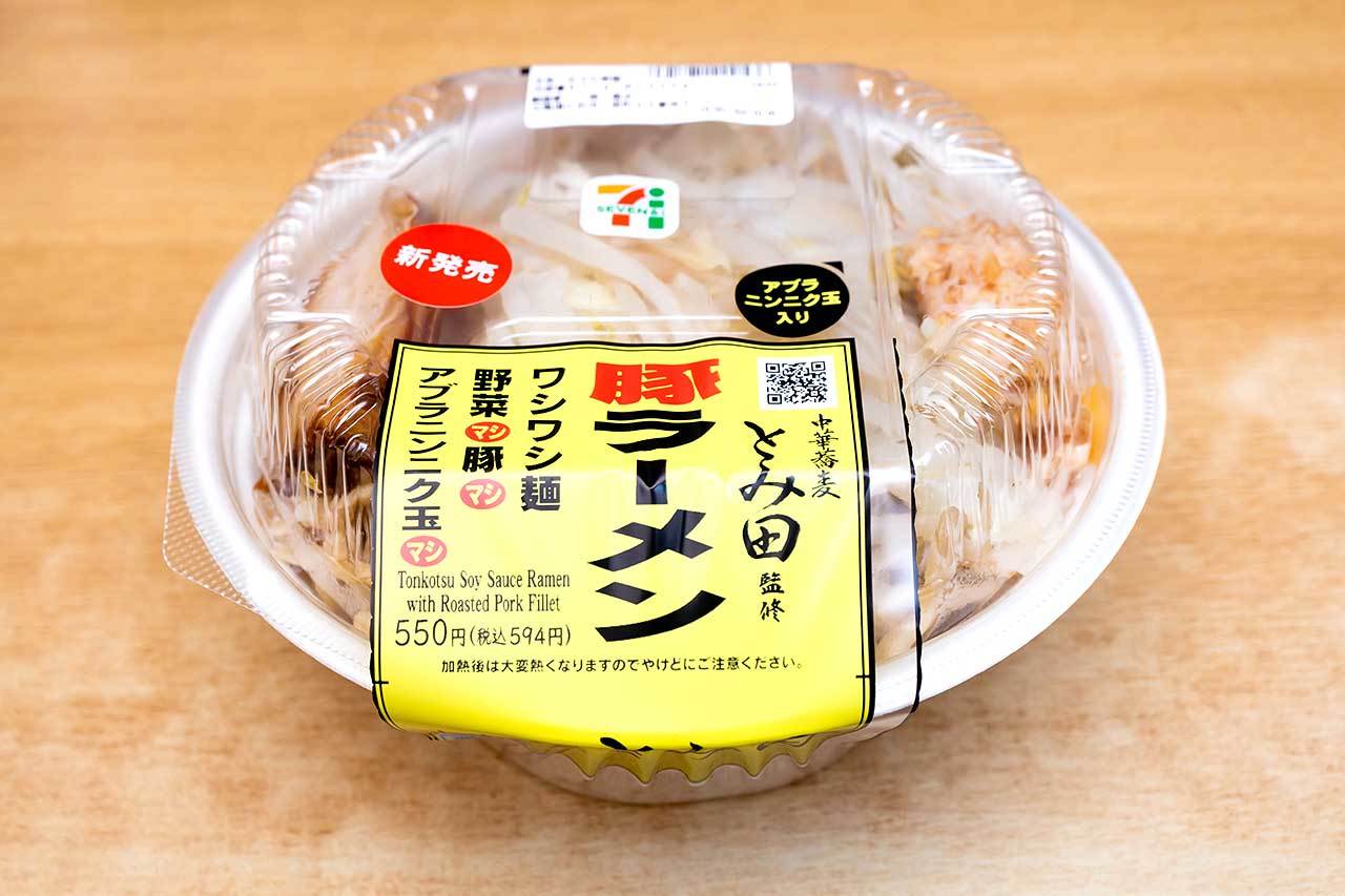 セブンの 二郎インスパイア レンジ麺が大幅強化 中華蕎麦とみ田監修 ワシワシ食べる豚ラーメン を実食レビュー