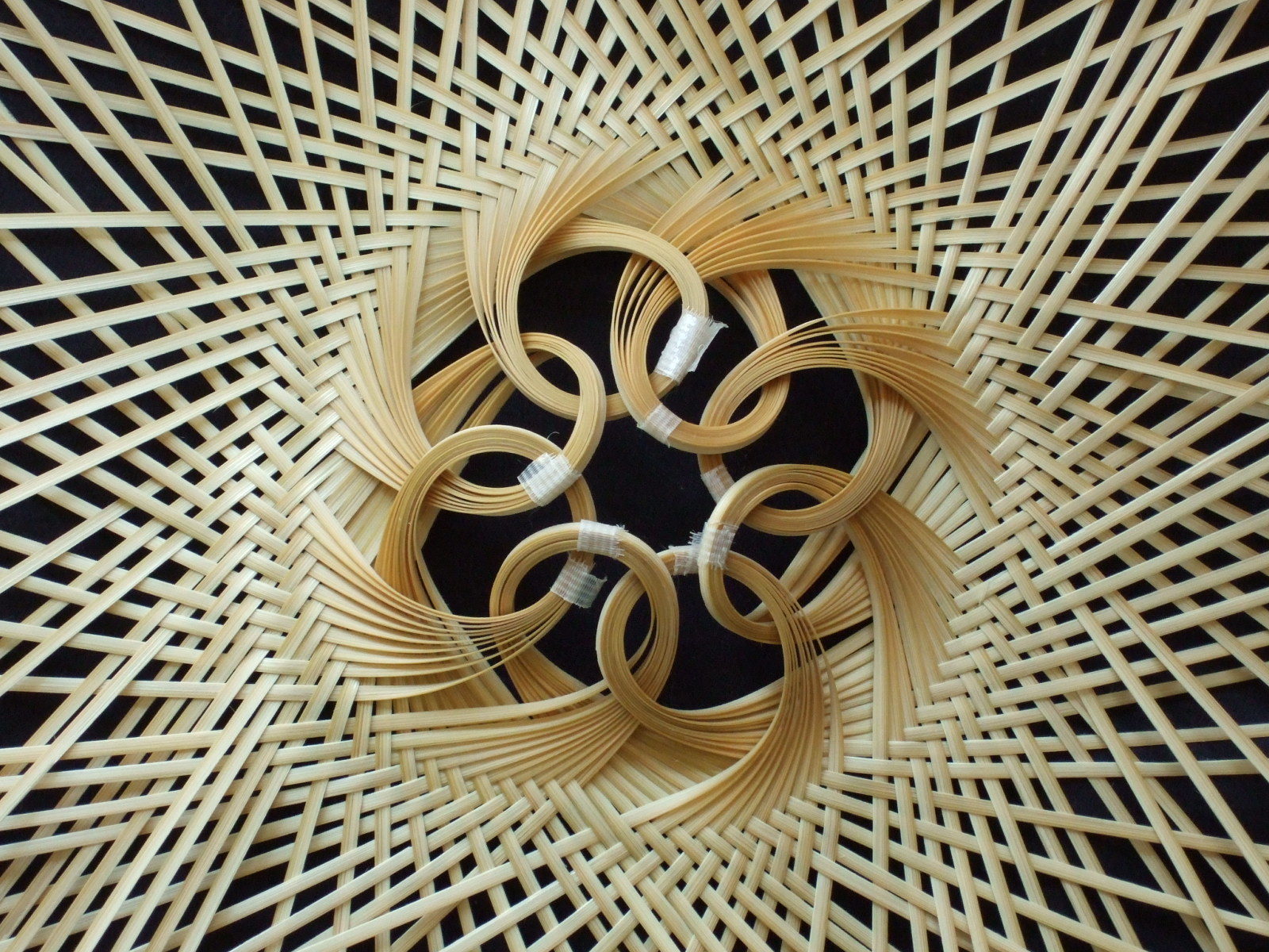趣味の竹かごバッグ -結び網代を編む