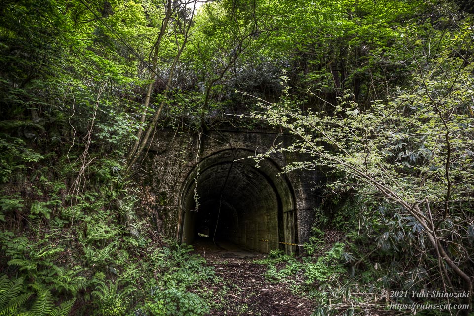 旧蔵原トンネルの県道42号線側の出口付近