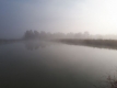 朝霧に包まれたため池
