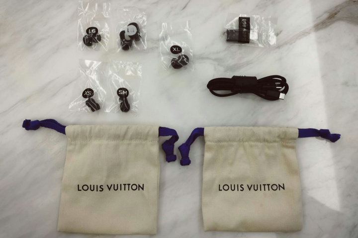 Louis_Vuitton_Horizon_Earphones_07.jpg