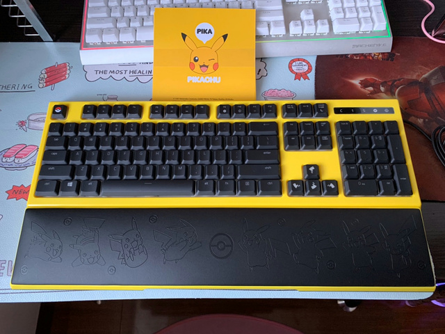 Razer_Pikachu_Keyboard_04.jpg