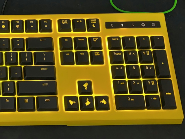 Razer_Pikachu_Keyboard_06.jpg