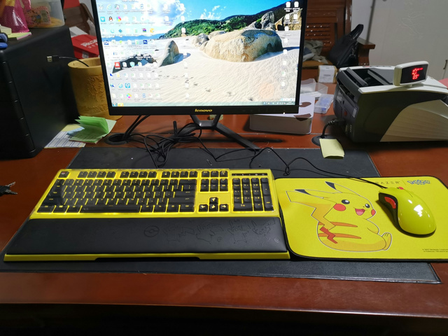 Razer_Pikachu_Keyboard_08.jpg